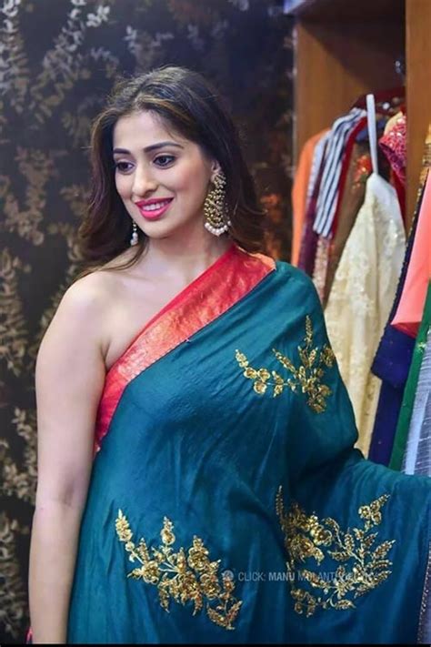 Saree without blouse 